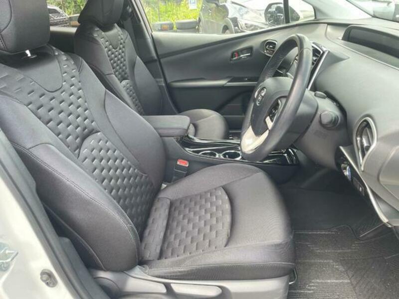 PRIUS PHV