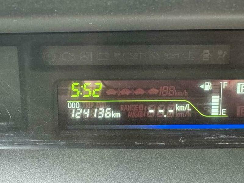 PRIUS ALPHA
