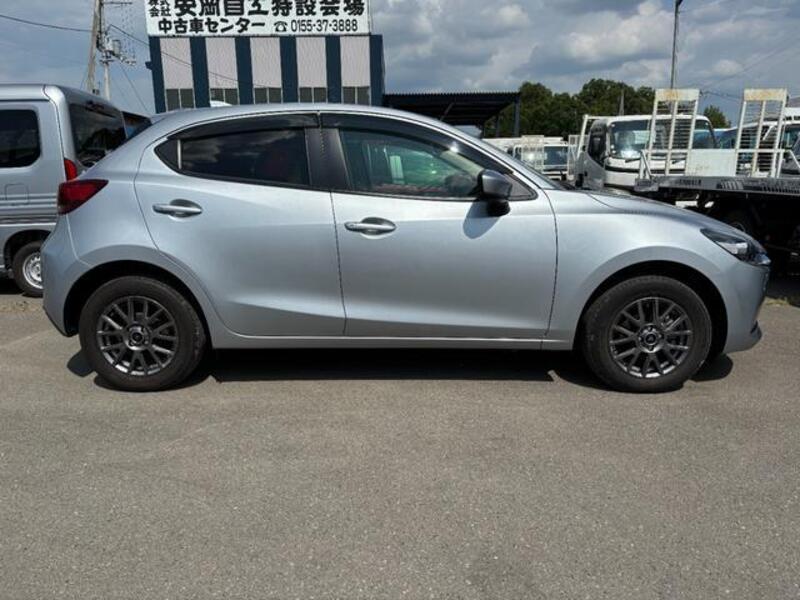 MAZDA2