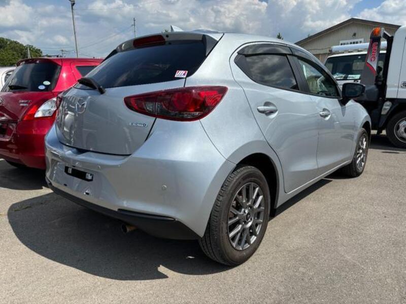 MAZDA2