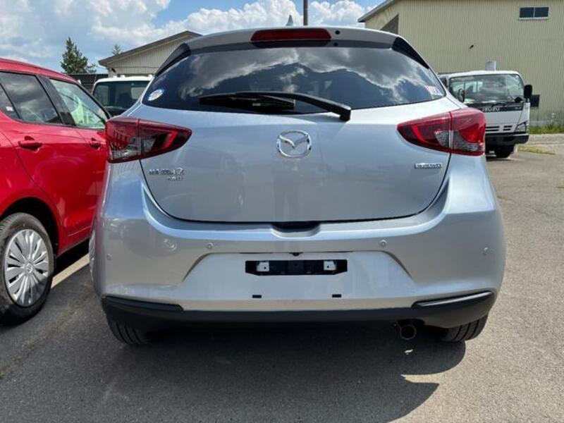 MAZDA2