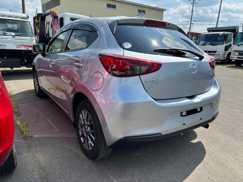 MAZDA2