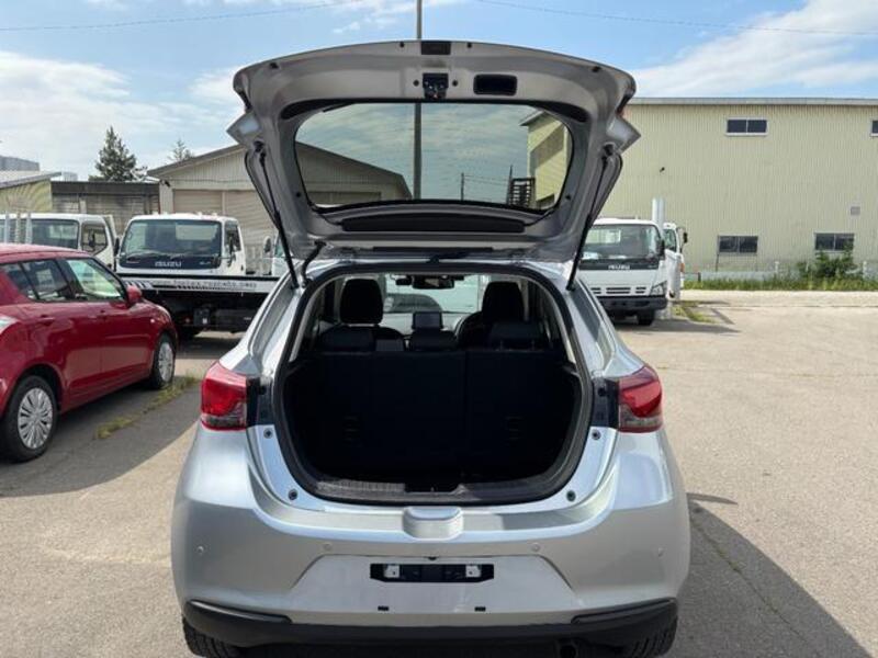 MAZDA2