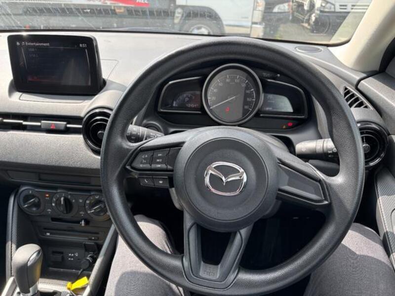MAZDA2