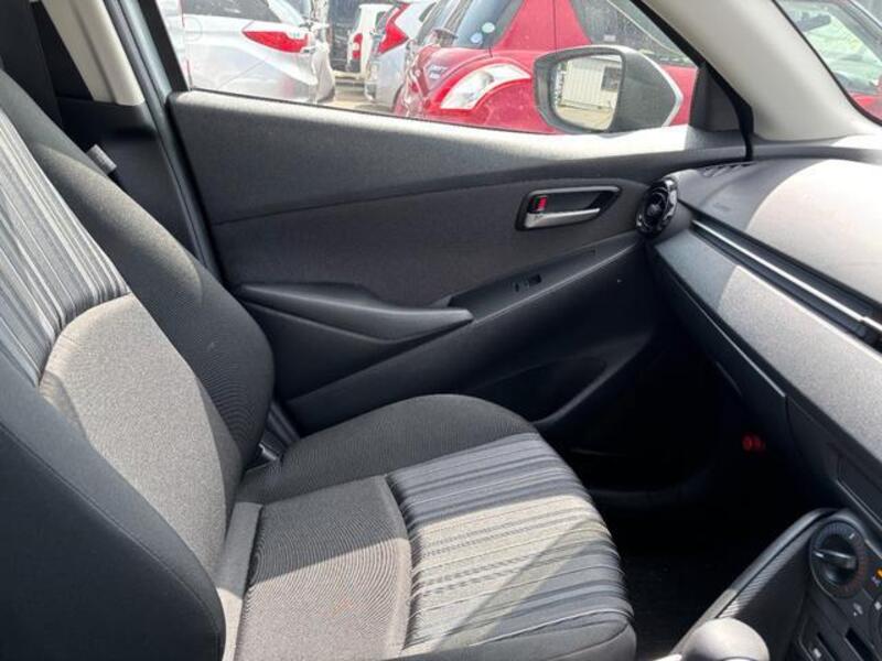 MAZDA2