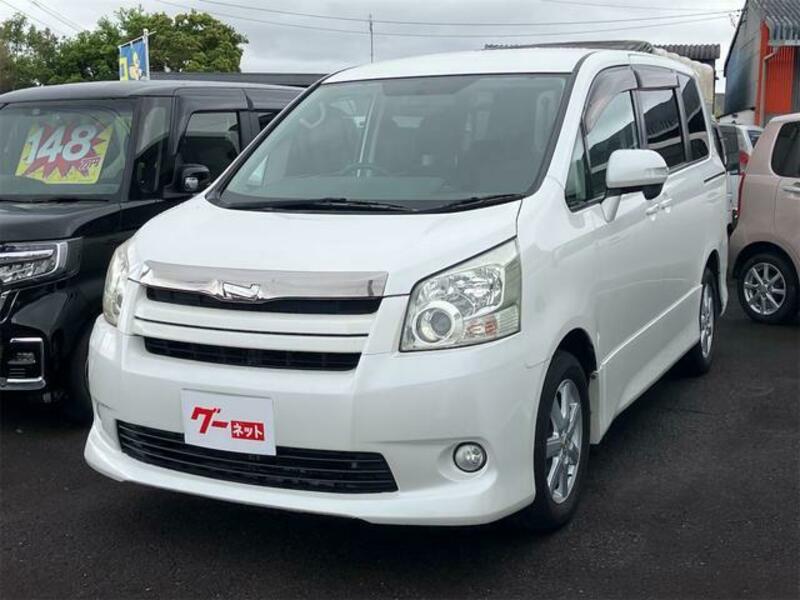 TOYOTA NOAH