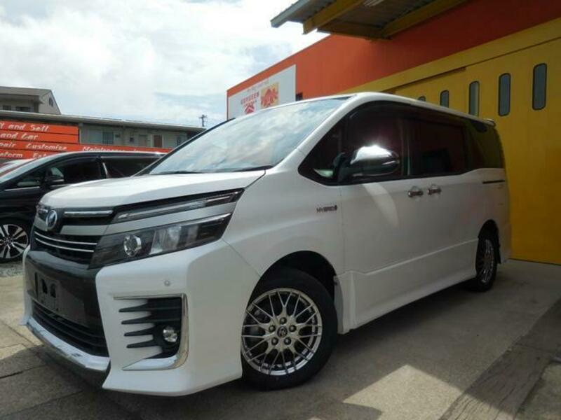TOYOTA VOXY