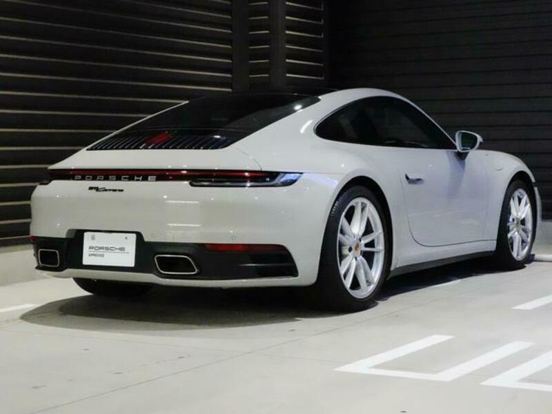 911