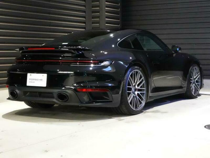 911