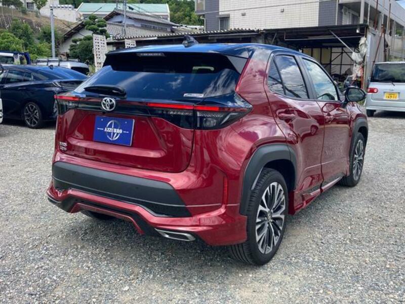 YARIS CROSS