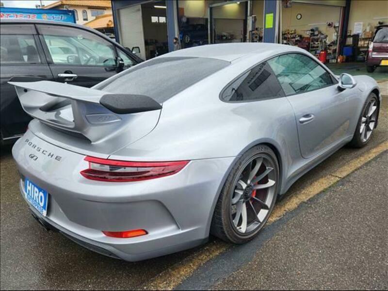911