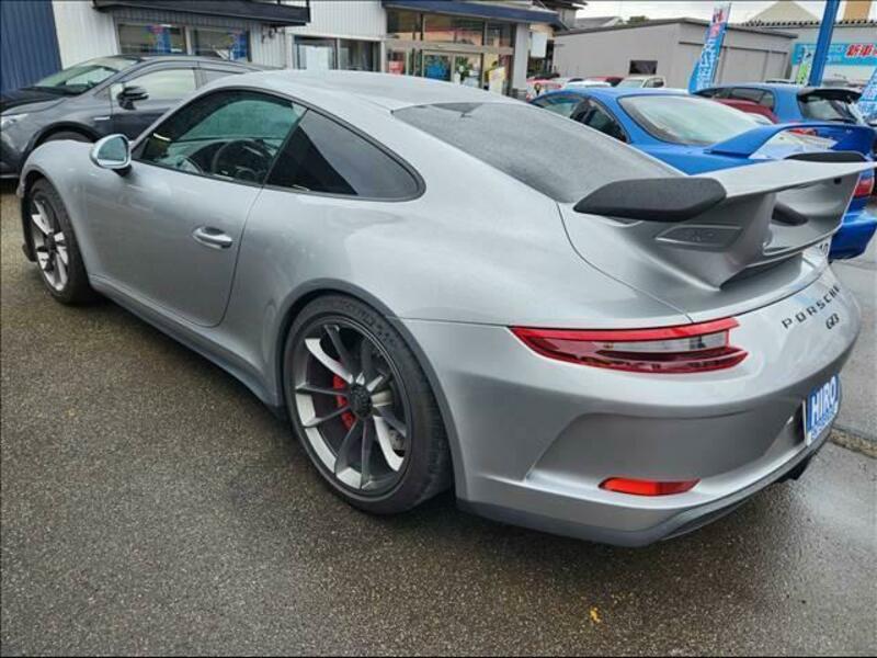911