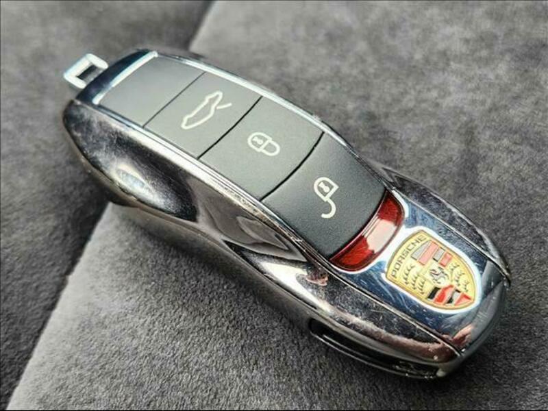 911