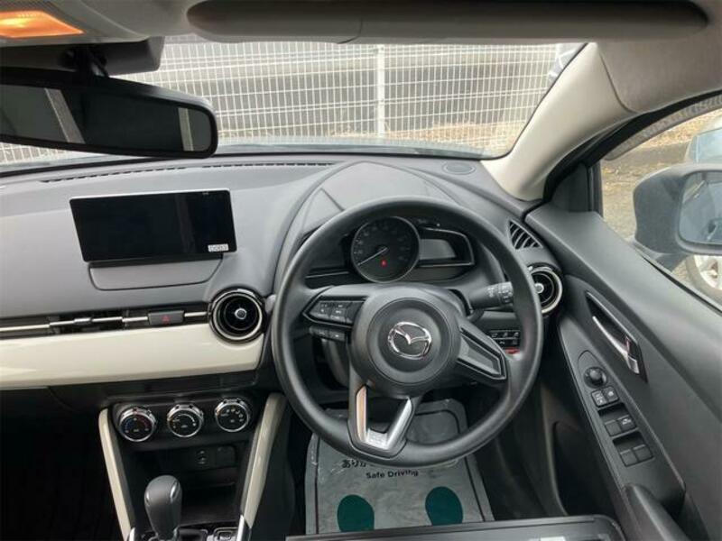 MAZDA2