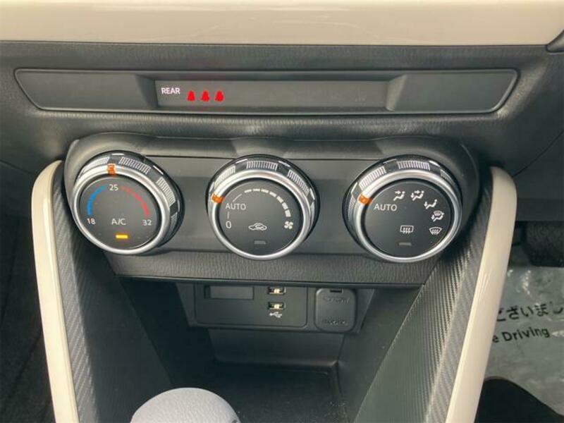 MAZDA2