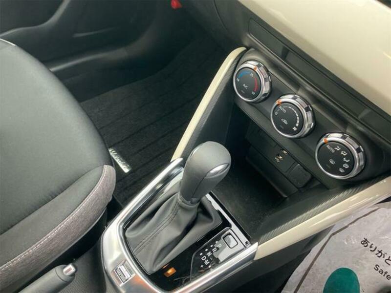 MAZDA2
