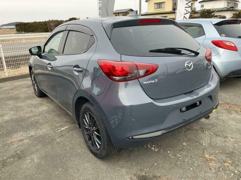 MAZDA2