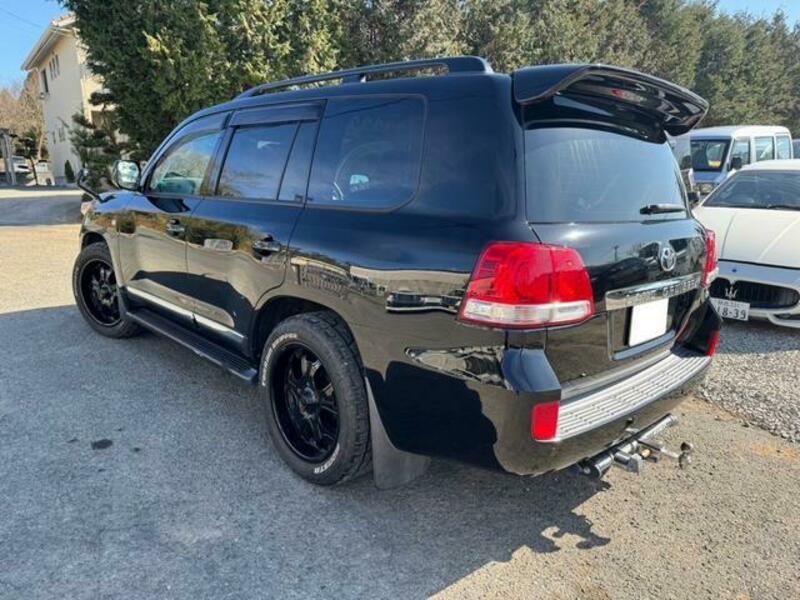 LAND CRUISER