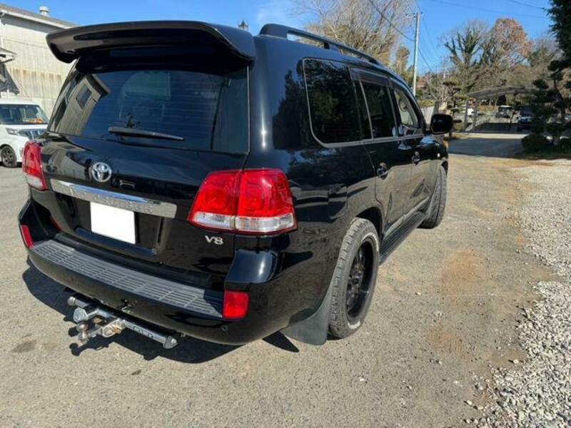 LAND CRUISER