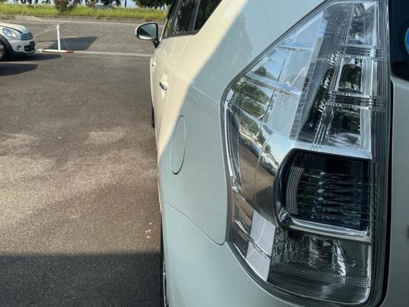 PRIUS ALPHA