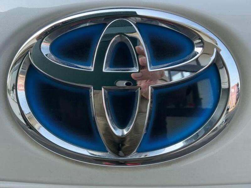 PRIUS ALPHA