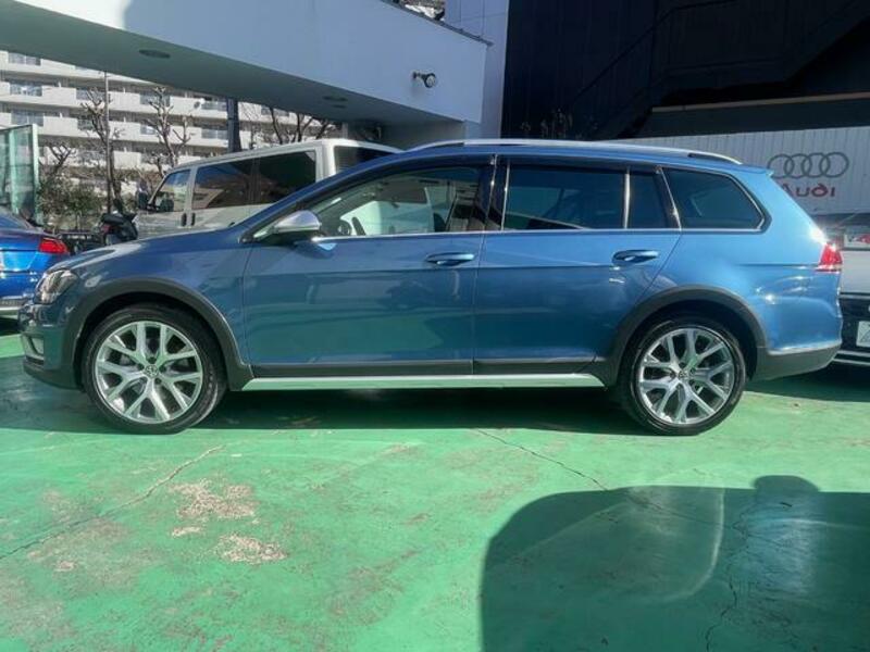 GOLF ALLTRACK