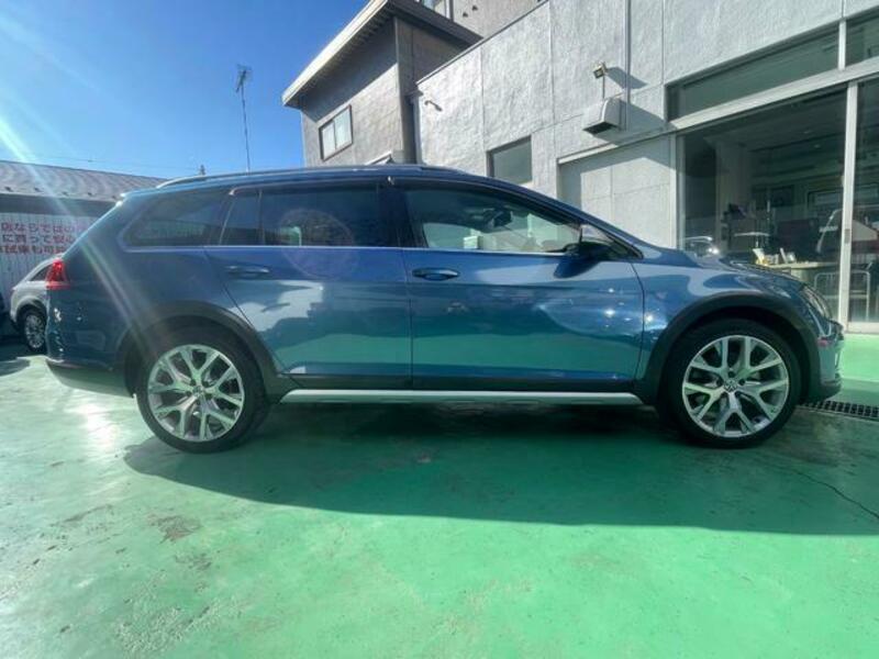 GOLF ALLTRACK