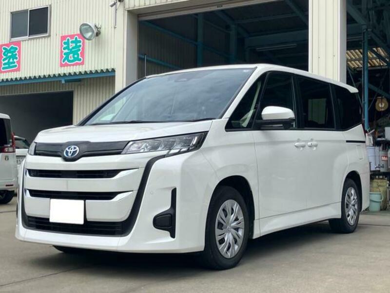 TOYOTA NOAH