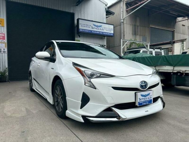 TOYOTA PRIUS