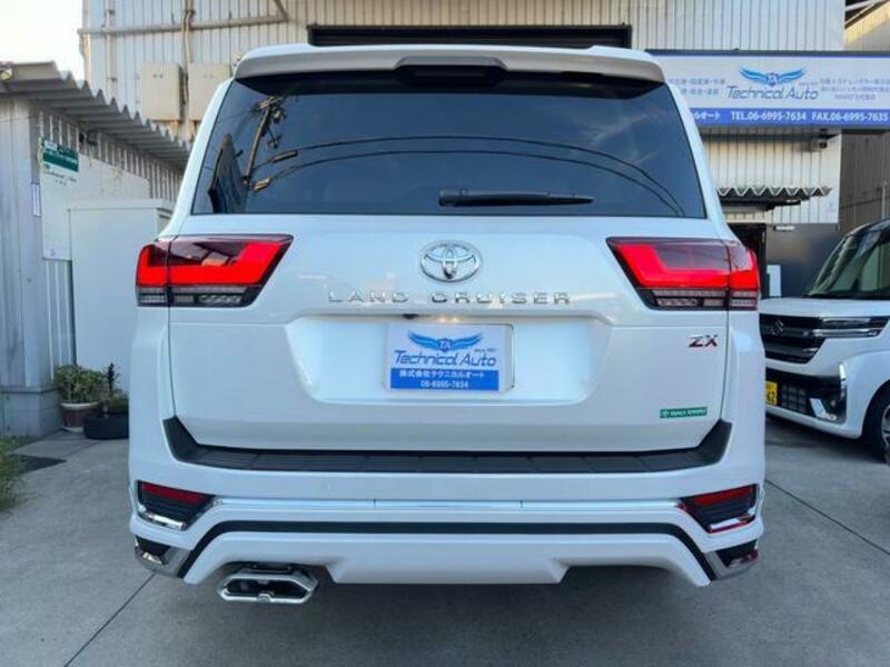 LAND CRUISER