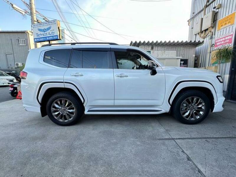 LAND CRUISER