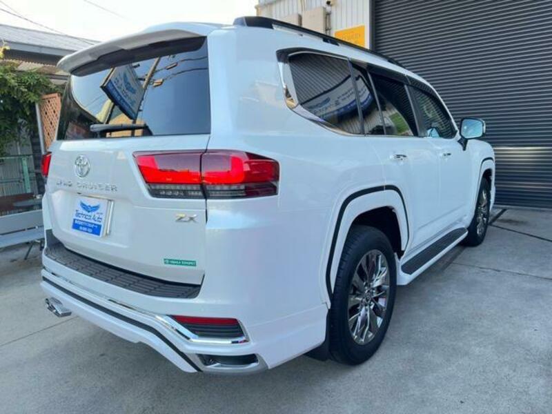 LAND CRUISER