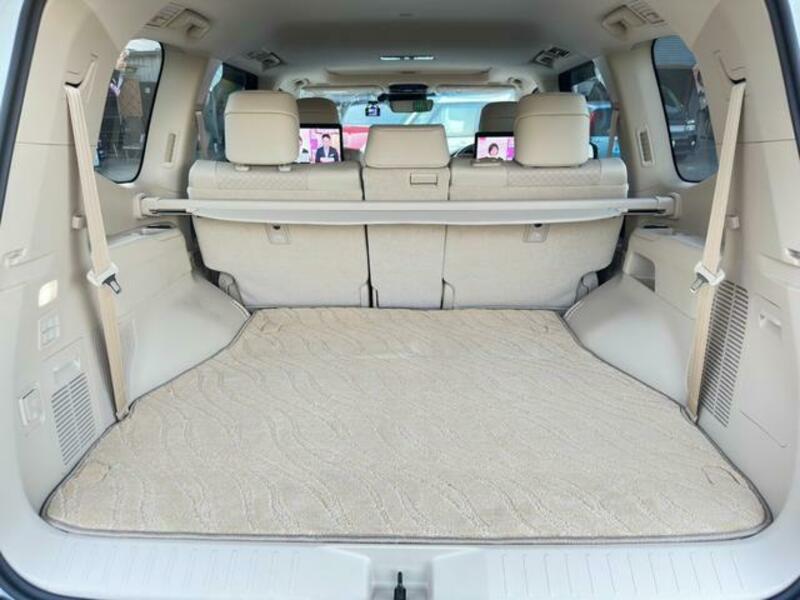 LAND CRUISER