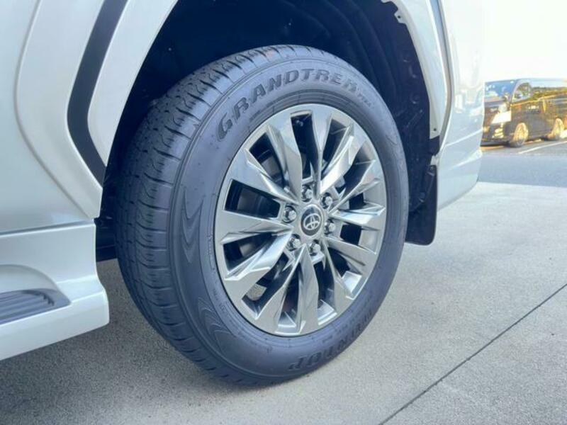 LAND CRUISER