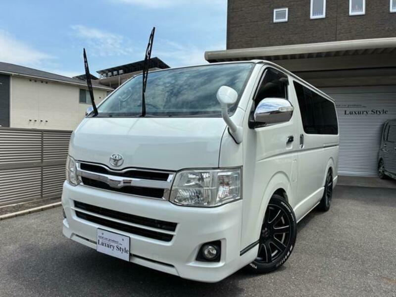 TOYOTA HIACE VAN