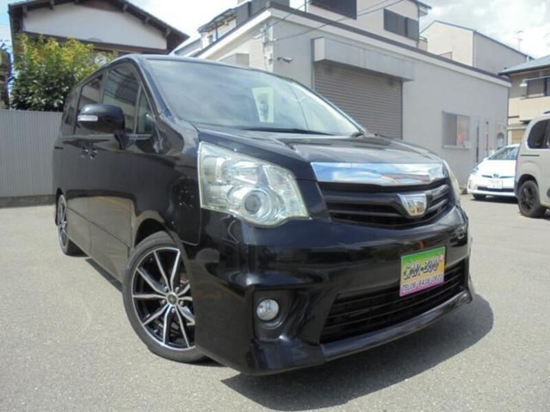 TOYOTA NOAH