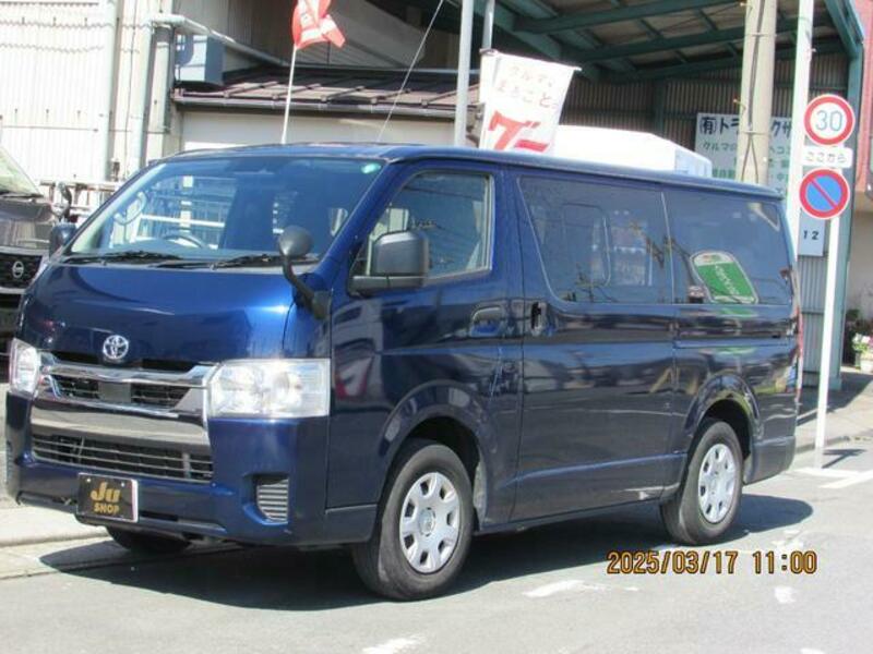 TOYOTA HIACE VAN