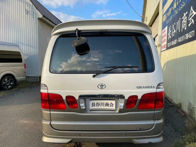 GRAND HIACE