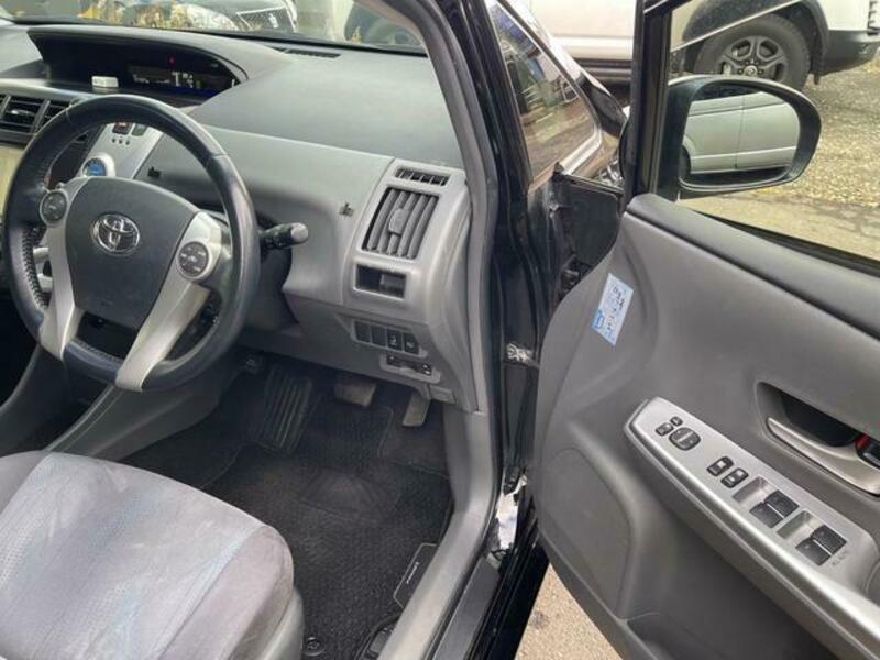 PRIUS ALPHA
