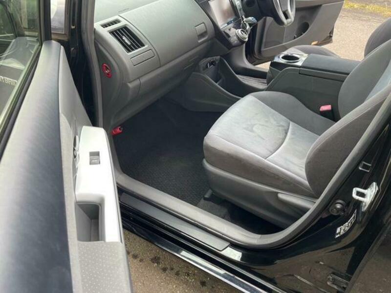 PRIUS ALPHA