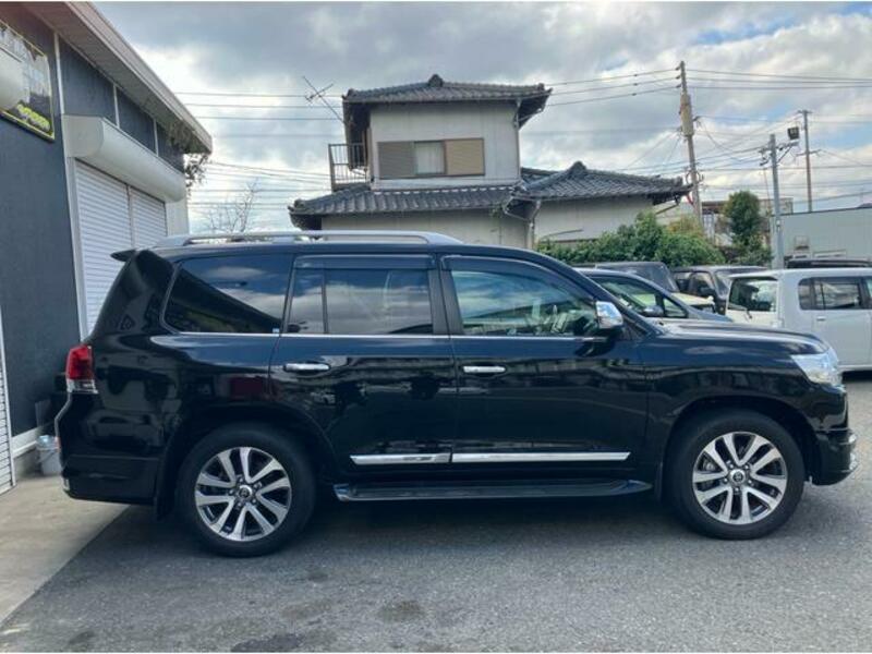 LAND CRUISER