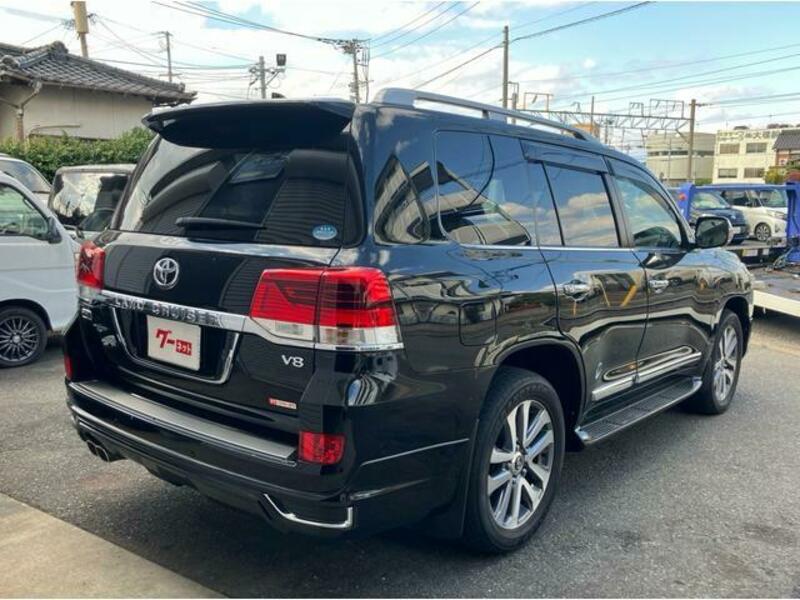 LAND CRUISER
