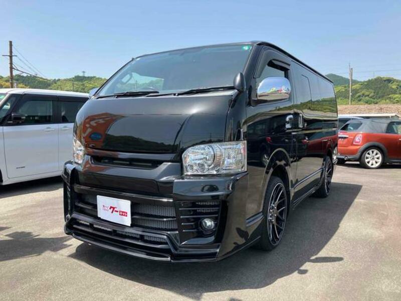 TOYOTA HIACE VAN