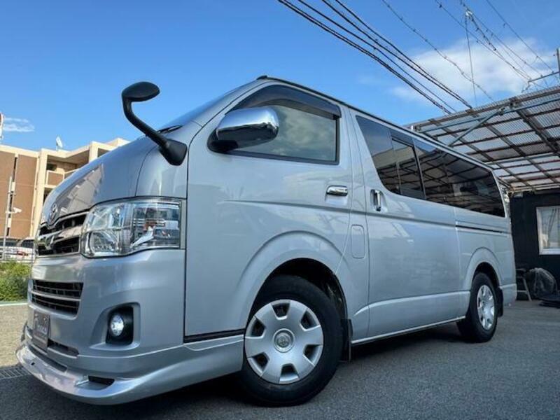TOYOTA HIACE VAN