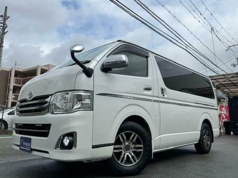 TOYOTA HIACE VAN