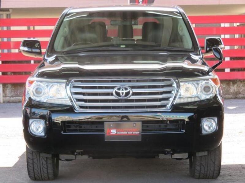 LAND CRUISER
