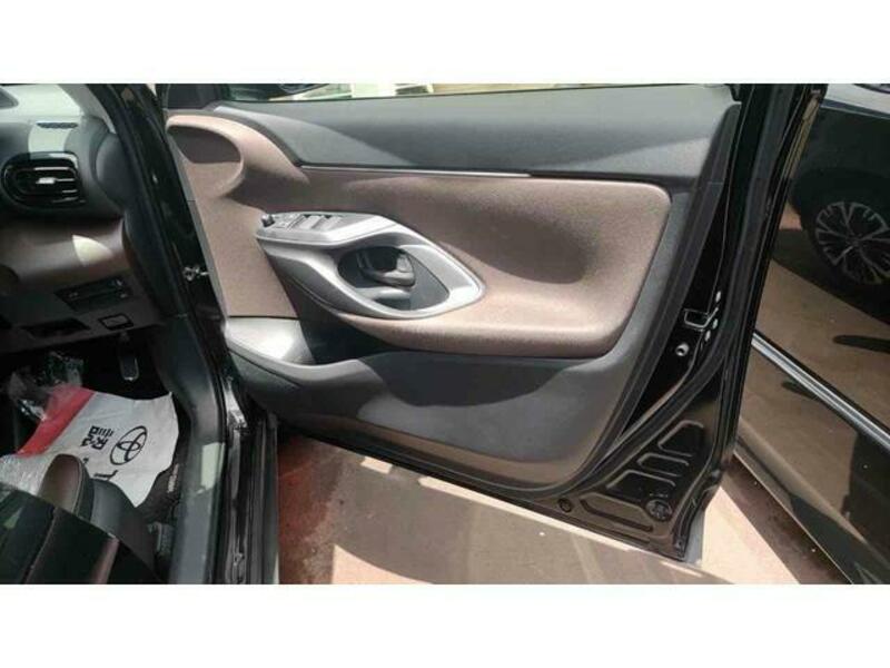 YARIS CROSS