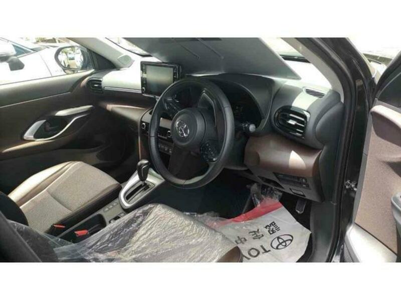 YARIS CROSS