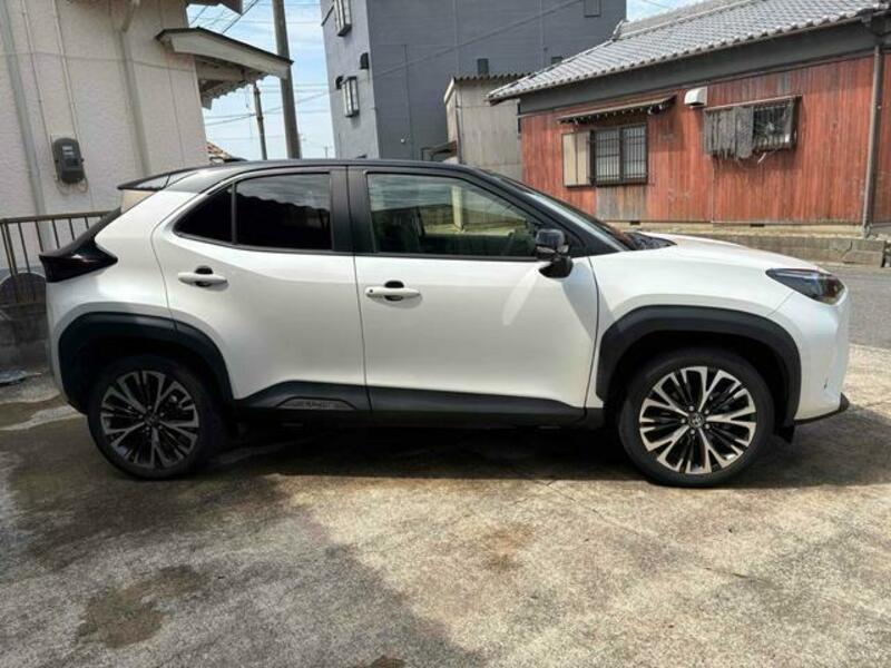 YARIS CROSS