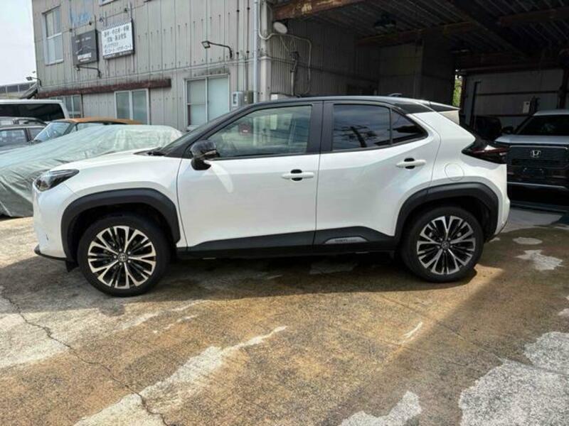 YARIS CROSS